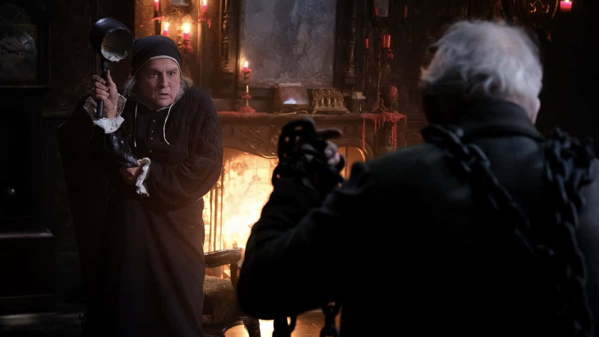 Ebenezer : Johnny Depp devient Scrooge dans la relecture gothique de Ti West — Johnny Depp