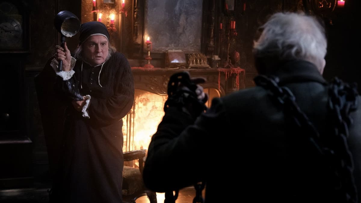 Ebenezer : Johnny Depp devient Scrooge dans la relecture gothique de Ti West