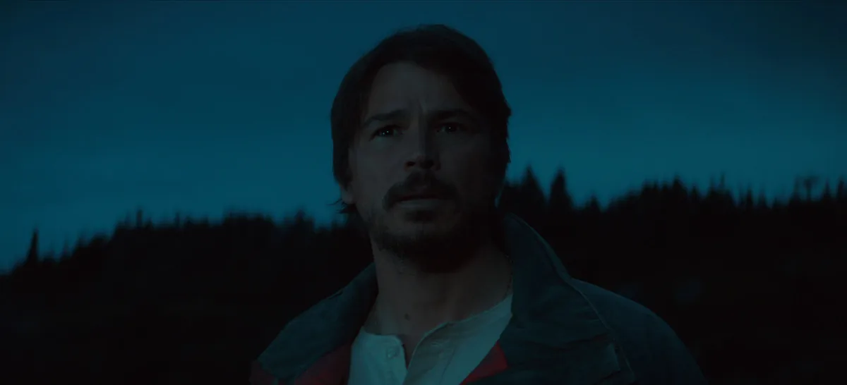 Josh Hartnett en Calvin Penney au crépuscule dans Below sur Netflix